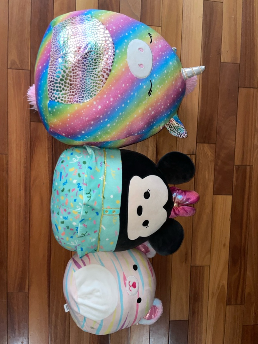 Squishmellow Plush Minnie Mouse-Inspired Stuffed Toy. Outfit 20 inches - Picture 4 of 4